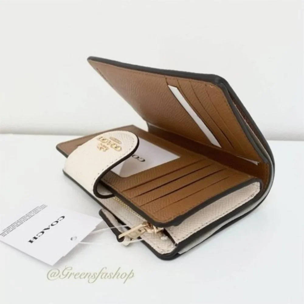 New Coach medium corner zip wallet - Picture 3 of 3